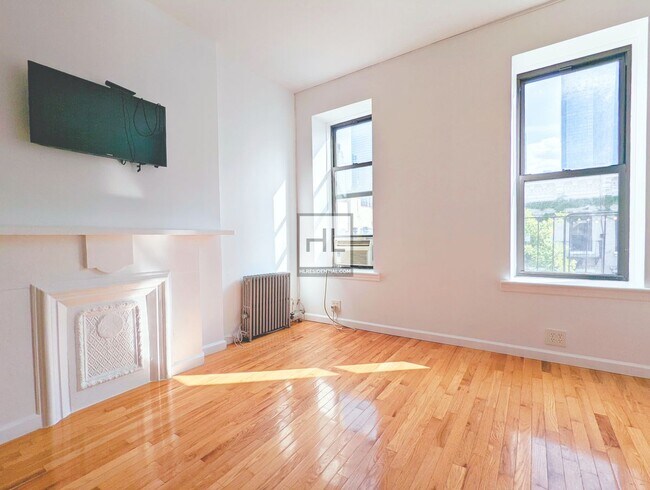 property at 433 W 46th St