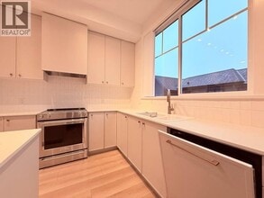 1340 Olmsted St in Coquitlam, BC - Building Photo - Building Photo