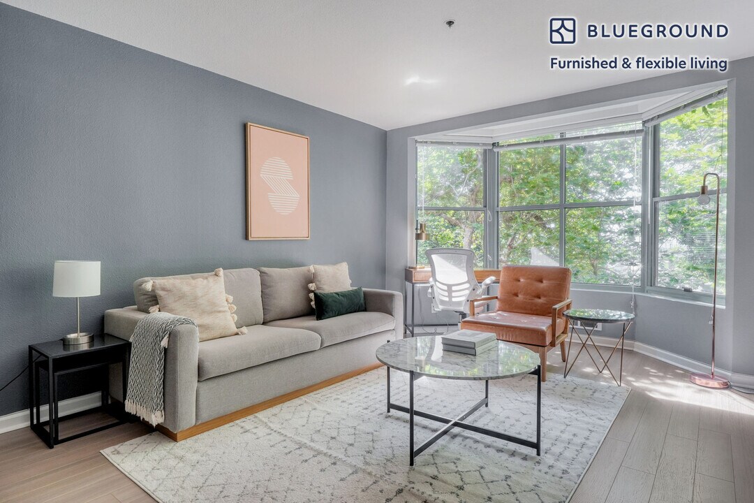 2 Townsend St in San Francisco, CA - Building Photo