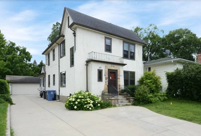 property at 145 W Diamond Lake Rd