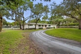 5920 SW 114th Terrace in Miami, FL - Building Photo - Building Photo
