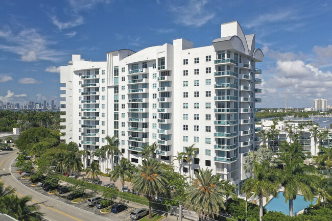 360 Condo East Tower B in North Bay Village, FL - Building Photo - Building Photo