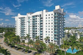 360 North Bay Village in North Bay Village, FL - Foto de edificio - Building Photo