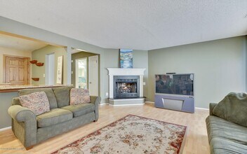 51 Richmond Ct in Tinton Falls, NJ - Building Photo - Building Photo