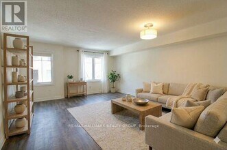 126A Lindenshade Dr in Ottawa, ON - Building Photo - Building Photo