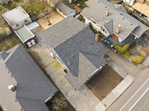 2945 NE 57th Ave, Unit 1 in Portland, OR - Foto de edificio - Building Photo