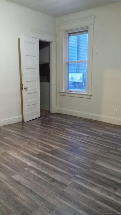 146 Chestnut Ave in Waterbury, CT - Building Photo