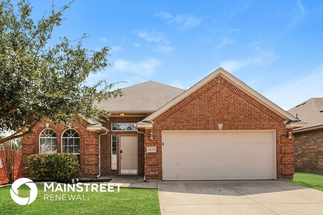 1424 Sierra Blanca Dr in Burleson, TX - Foto de edificio