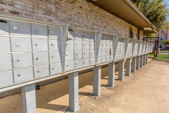 Madison on Dietrich Apartment Homes in San Antonio, TX - Foto de edificio - Building Photo