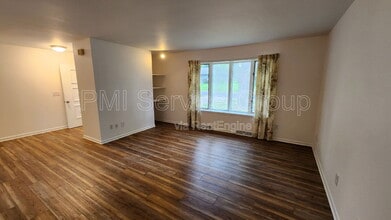 410 Monroe St in Oswego, IL - Building Photo - Building Photo