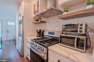 413 Delafield Pl NW, Unit 130A in Washington, DC - Building Photo - Building Photo