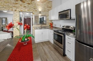 123 King St in London, ON - Building Photo