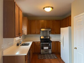 1100 Rosefield Ln in Aurora, IL - Building Photo - Building Photo