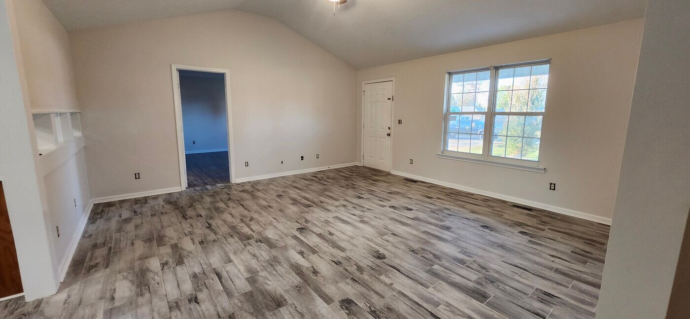 2308 Forrest Fields Dr in Chapel Hill, TN - Building Photo