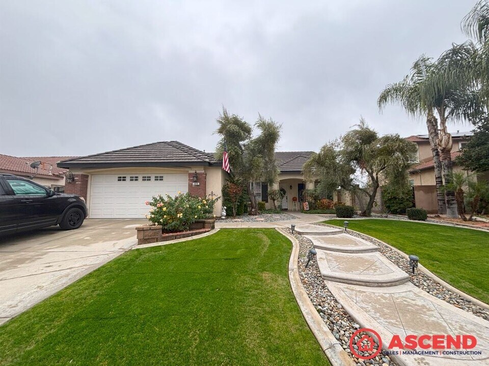 309 Riesling Vines St in Bakersfield, CA - Building Photo