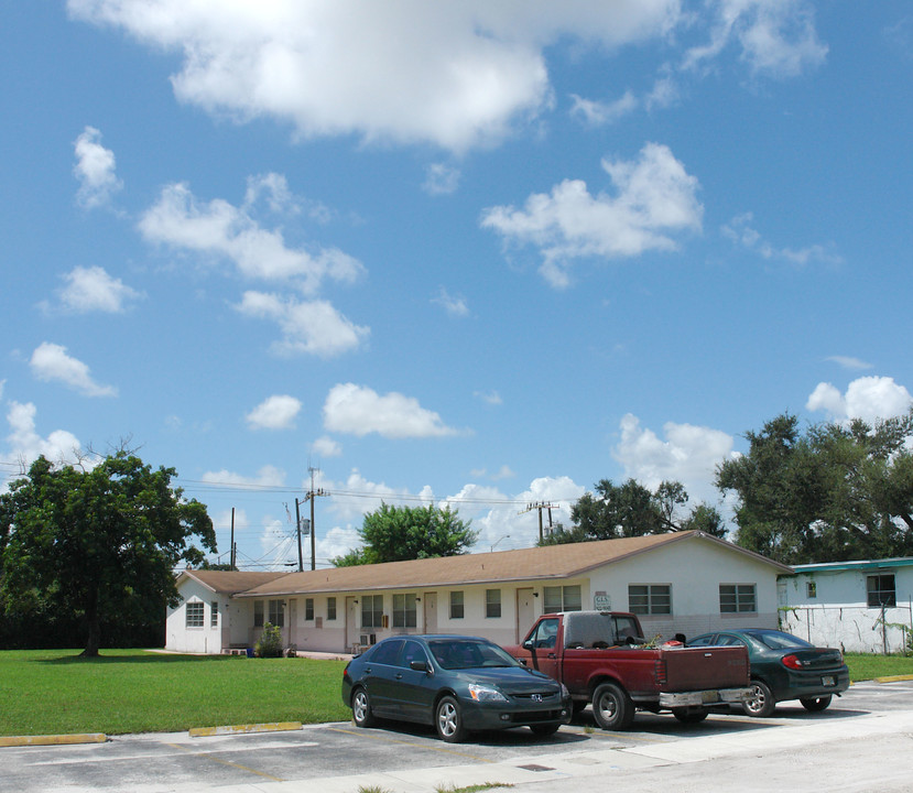 6326-6328 SW 27th St in Miramar, FL - Building Photo