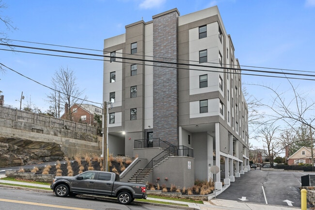 Wakefield Station Apartments in Yonkers, NY - Building Photo - Building Photo