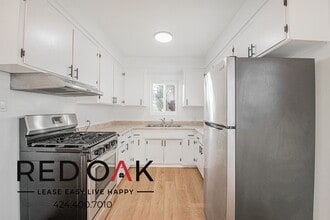 1115 W 111th St in Los Angeles, CA - Foto de edificio - Building Photo