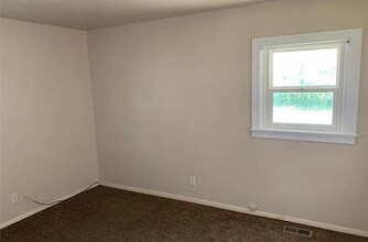 606 Pleasant Pl in Streamwood, IL - Building Photo - Building Photo