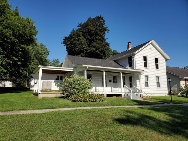 property at 602 S 1st St