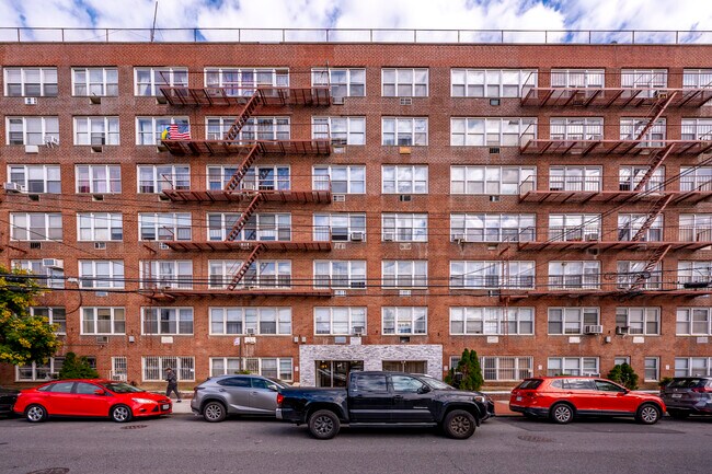 2555 E 12th St in Brooklyn, NY - Building Photo - Building Photo