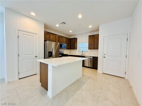 398 Moonlight Opera Ct in Henderson, NV - Building Photo - Building Photo