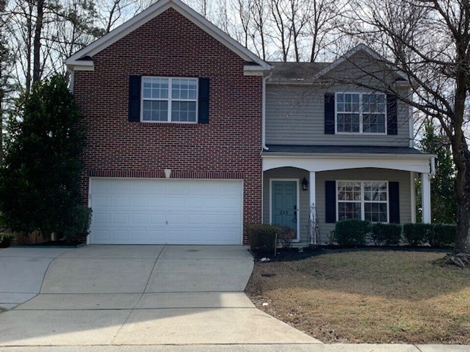 213 Carolina Town Ln in Holly Springs, NC - Building Photo