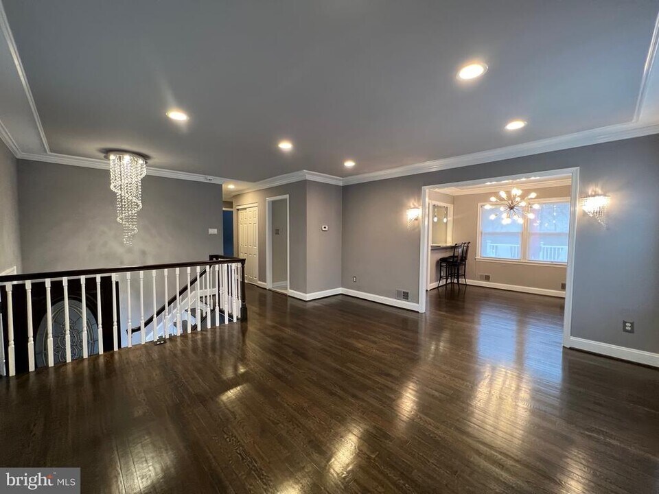 5002 Dequincey Dr in Fairfax, VA - Building Photo