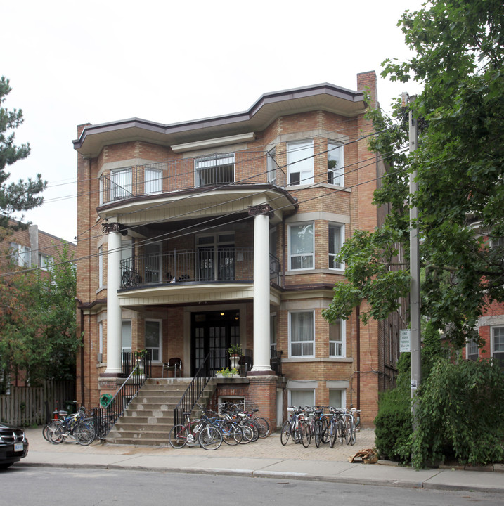 Dream House | Weekly Student Rental in Toronto, ON - Building Photo