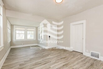 1317 44th St in Rock Island, IL - Foto de edificio - Building Photo