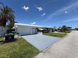 8107 NW 58th Ct in Tamarac, FL - Building Photo