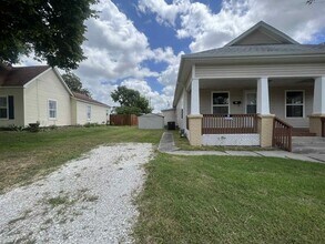 2215 S Empire Ave in Joplin, MO - Building Photo - Building Photo