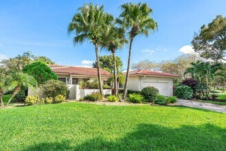 18 Bristol Ln in Boynton Beach, FL - Building Photo - Building Photo