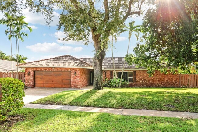 100 SW 15th Ct in Boca Raton, FL - Building Photo - Building Photo