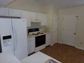 1877 Dartmouth Dr in Middleburg, FL - Building Photo - Building Photo