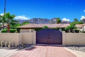 48720 Santa Ursula St in La Quinta, CA - Foto de edificio - Building Photo