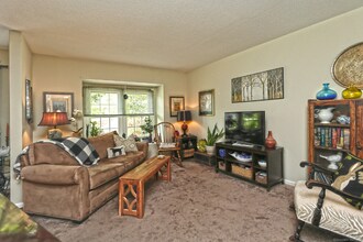 83 Quarry Village Rd in Cheshire, CT - Building Photo - Building Photo