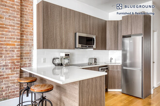 110 W 79th St in New York, NY - Building Photo - Building Photo
