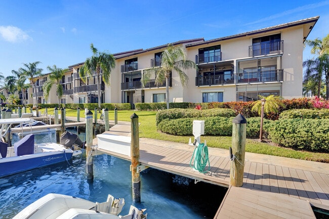 270 Captains Walk, Unit 310 in Delray Beach, FL - Foto de edificio - Building Photo