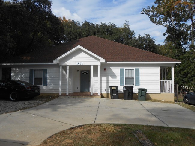 1602 Airport Dr in Tallahassee, FL - Building Photo - Building Photo