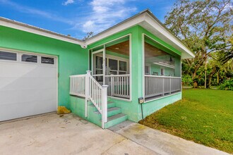 2415 Laurel Ln in Palm Beach Gardens, FL - Building Photo - Building Photo