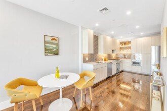 582 E Broadway, Unit 2 in Boston, MA - Building Photo - Building Photo