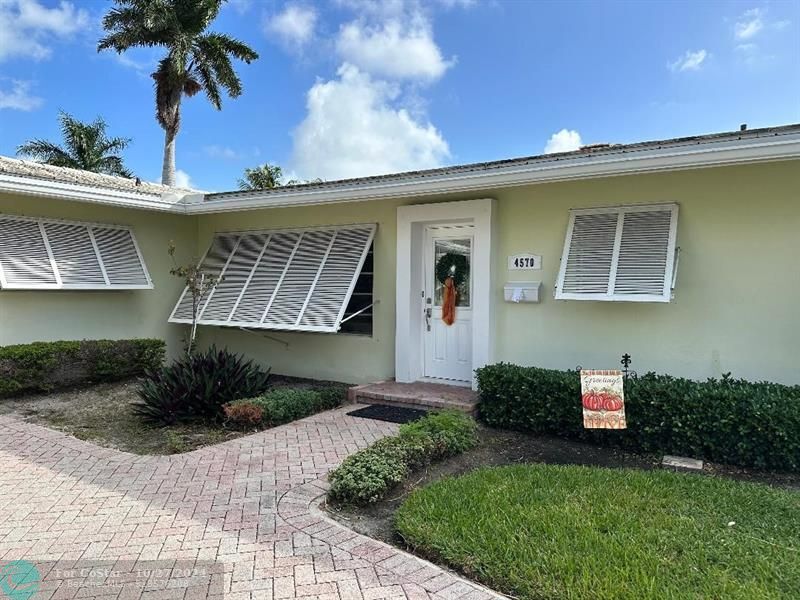 4570 W Tradewinds Ave in Lauderdale-by-the-Sea, FL - Building Photo