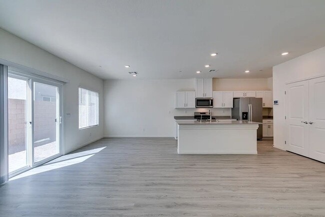 4711 Arctic Clfs Ave in Las Vegas, NV - Building Photo - Building Photo