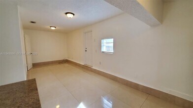 2124 Scott St in Hollywood, FL - Foto de edificio - Building Photo