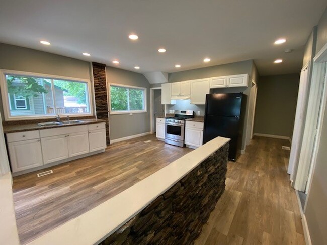 551 Noah Ave in Akron, OH - Building Photo - Building Photo