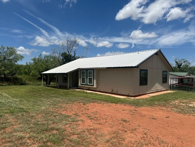101 Seminole St in Tye, TX - Building Photo - Building Photo