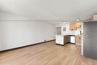 Baycrest Apartments in Tacoma, WA - Foto de edificio - Building Photo