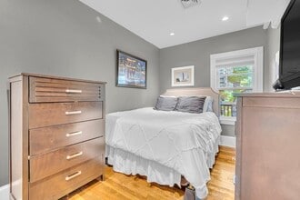 176 Bowen St, Unit 2 in Boston, MA - Foto de edificio - Building Photo