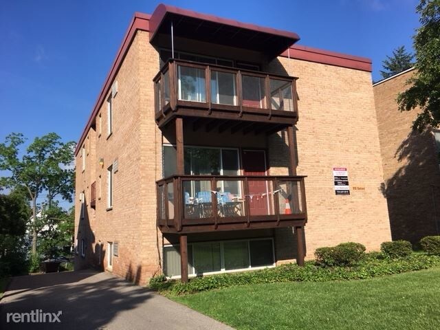 912 Oakland Ave in Ann Arbor, MI - Building Photo